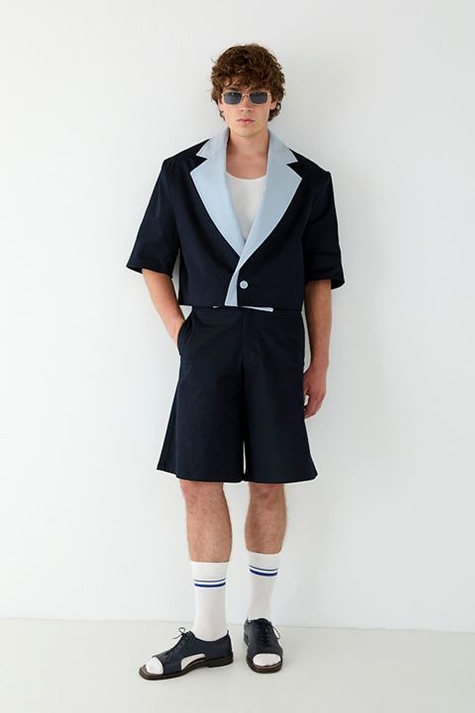 Blazer court à revers contrasté — Marine / Écru — YEG Textile